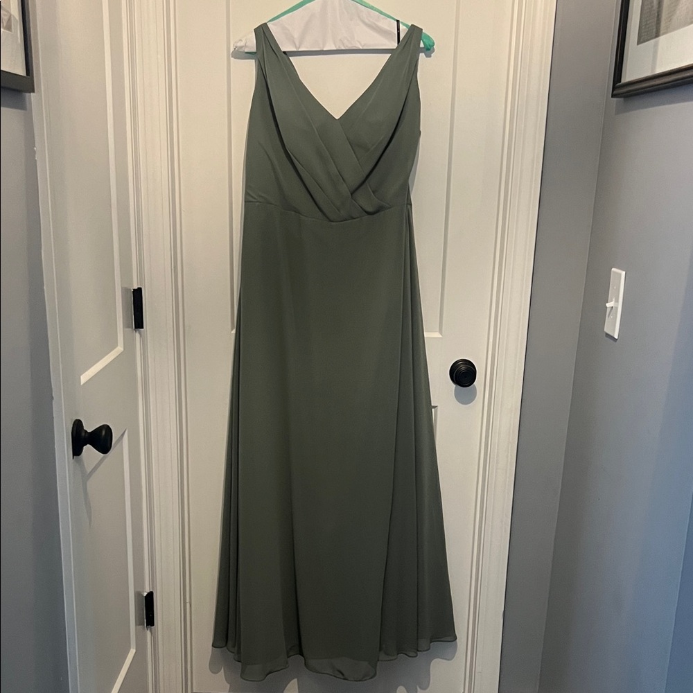SORELLA VITA Elegant Olive Green Gown
